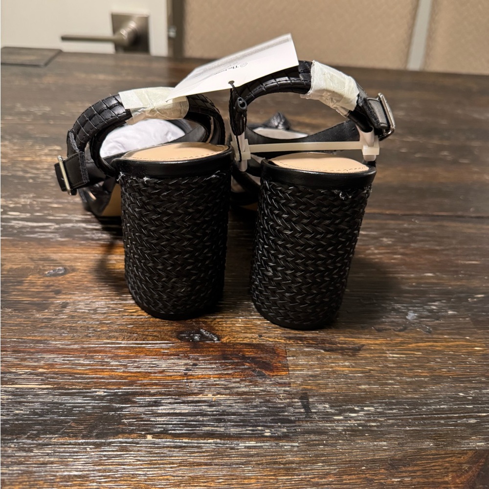 Elegant Black Strappy Women's Sandals with Heel - Picture 5 of 5
